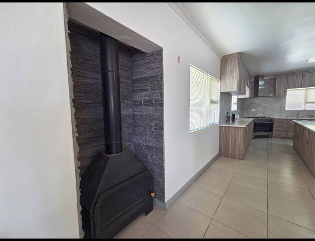 4 BEDROOM HOUSE FOR SALE IN HARBOUR LIGHTS
